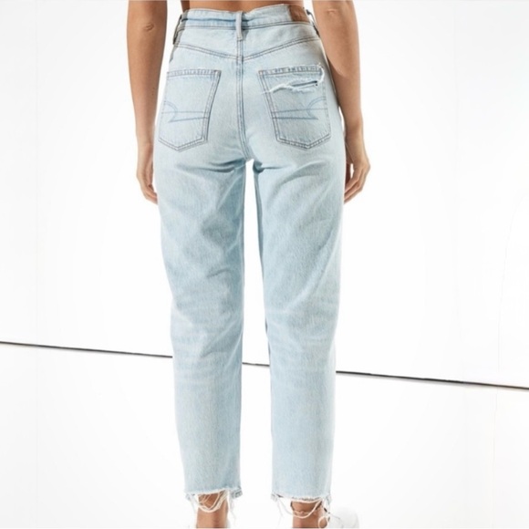 American Eagle Highest Rise 90’s Boyfriend Light Wash Distressed Jeans Size 00 - Picture 2 of 11